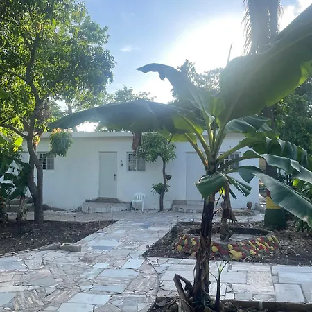Inez Roots Hostel Montego Bay